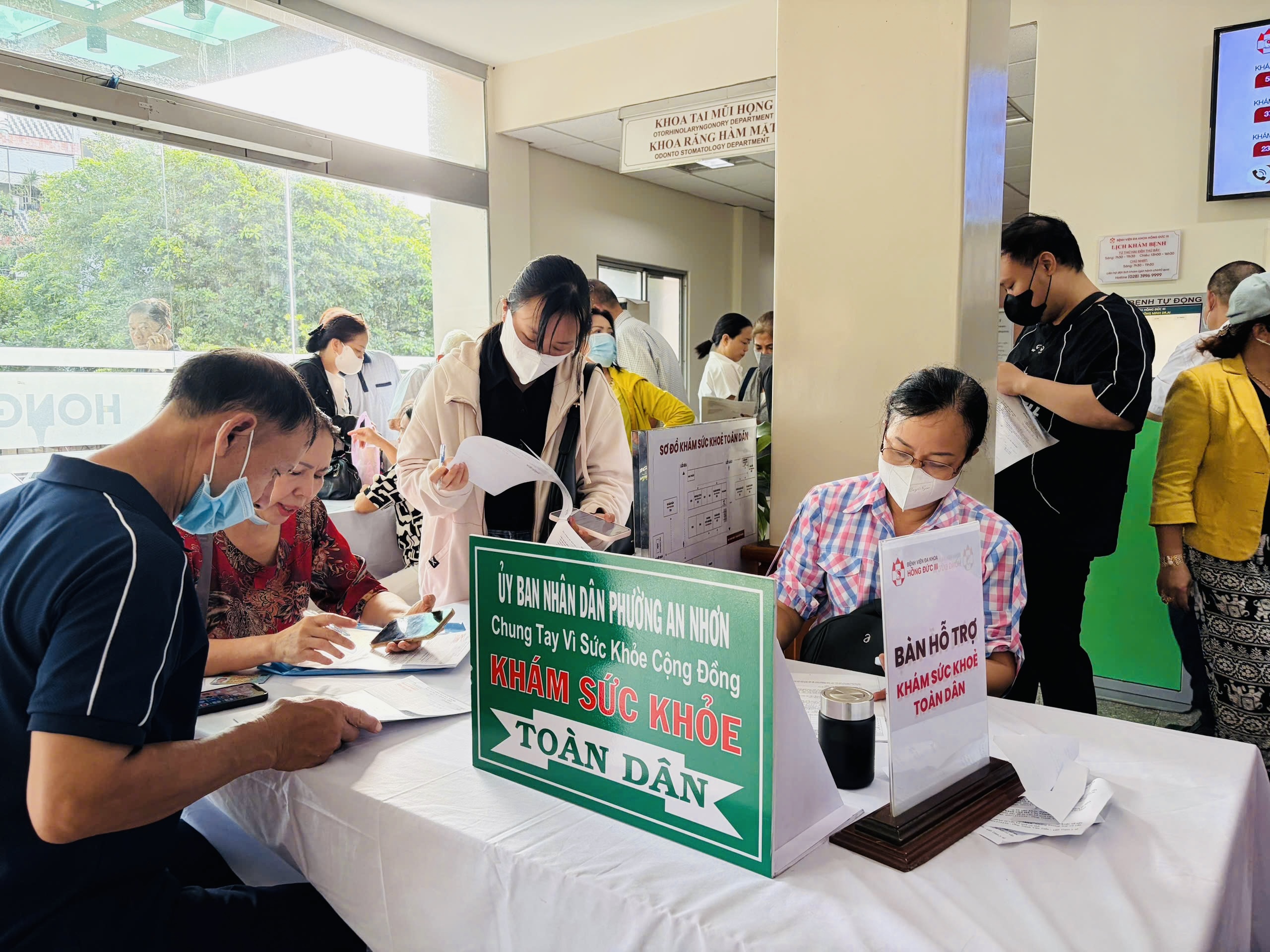 Người dân phường An Nhơn tích cực tham gia khám sức khỏe toàn dân tại BV Đa khoa Hồng Đức III