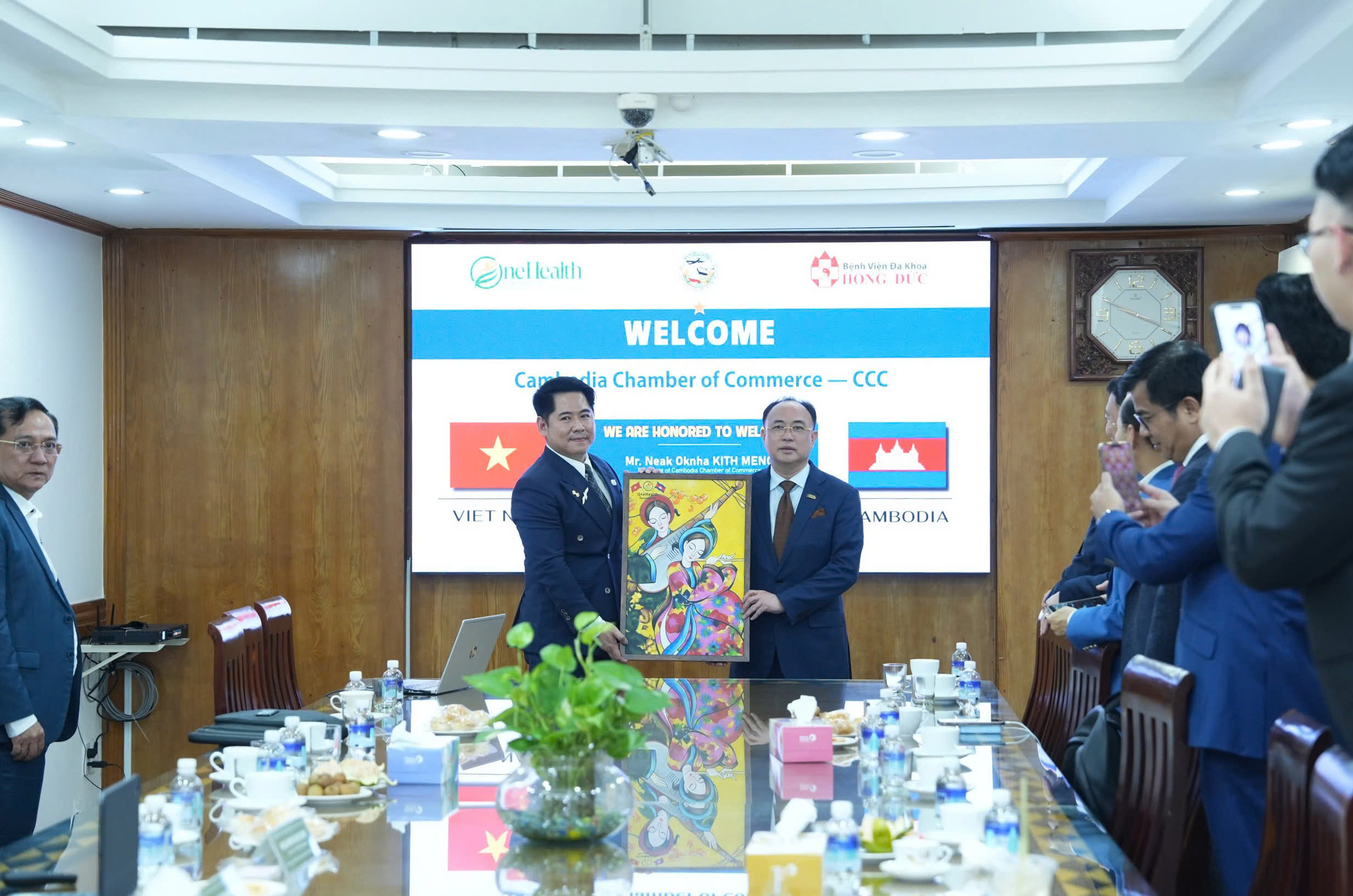 Phòng Thương mại Campuchia quan tâm, thúc đẩy hợp tác trong lĩnh vực y tế với hệ thống bệnh viện Hồng Đức