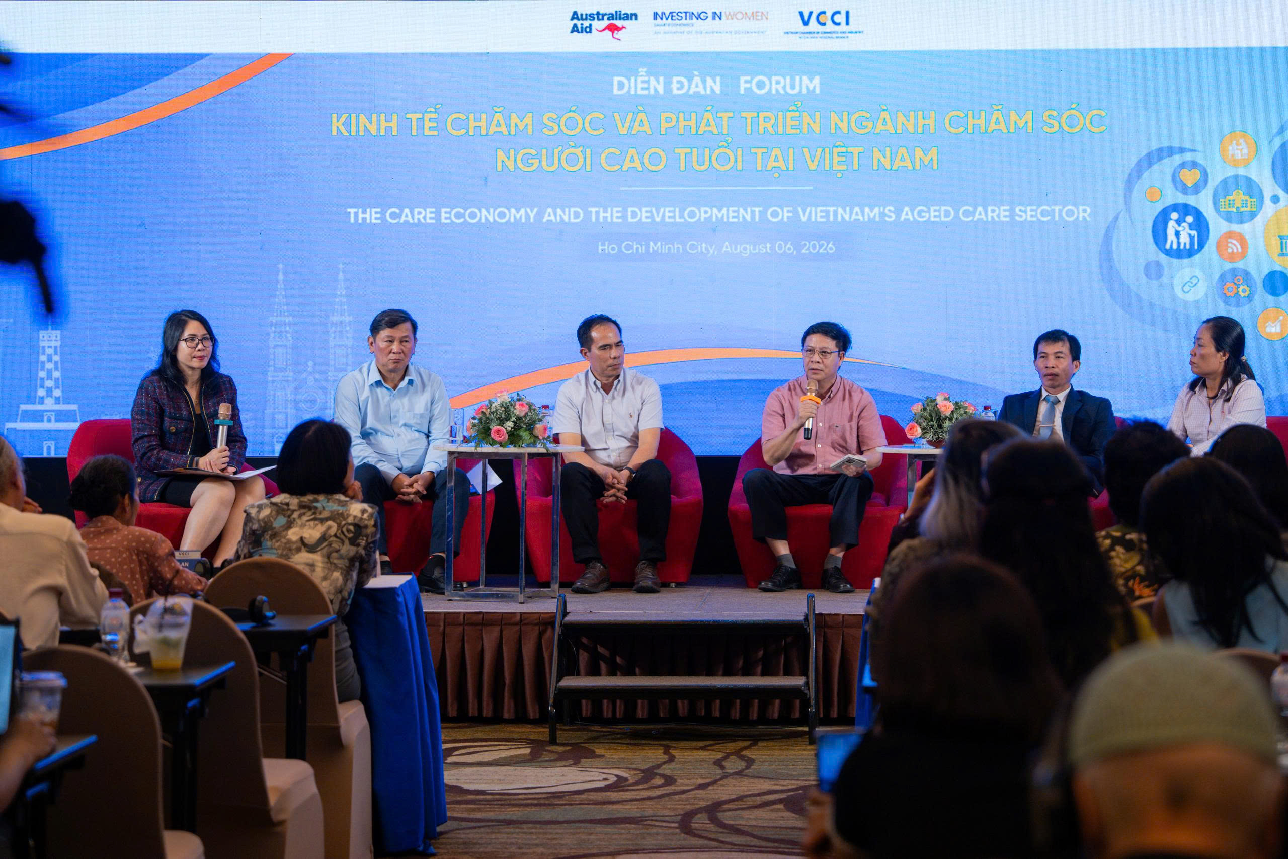 Dịch vụ chăm sóc người cao tuổi đang mở ra cơ hội cho nhiều doanh nghiệp