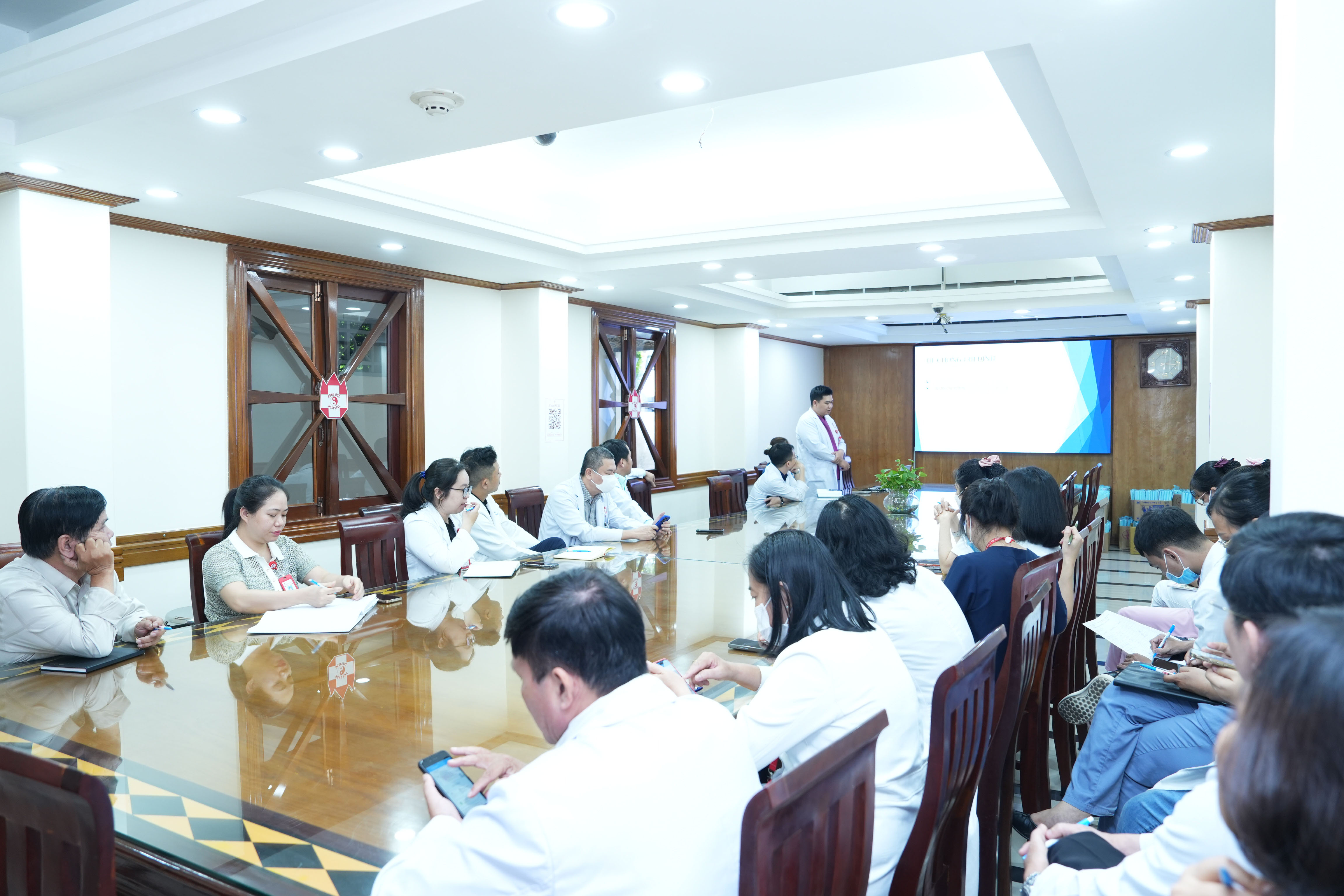 CẬP NHẬT QUY TRÌNH MỚI VỀ THẬN NHÂN TẠO CẤP CỨU VÀ LỌC MÁU