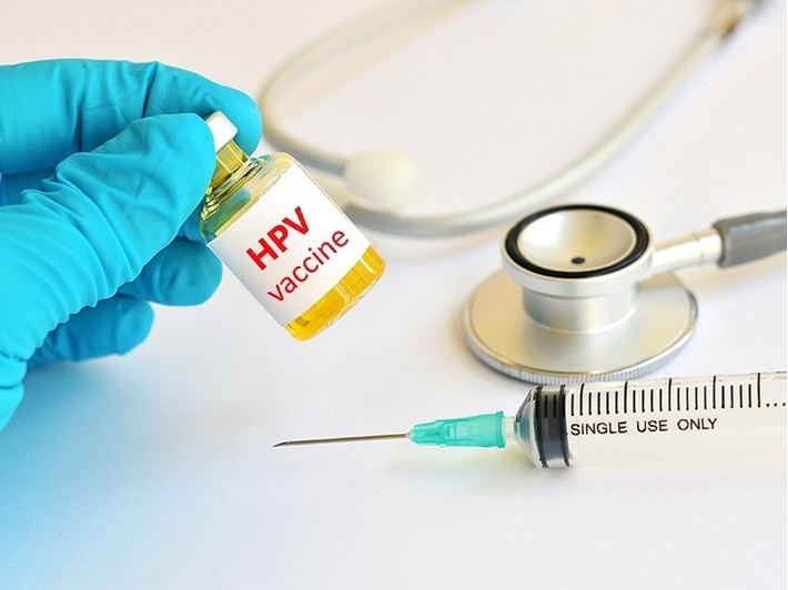 KHI NÀO CẦN TIÊM VACCINE HPV CHO TRẺ?
*Trẻ em nam cũng cần được tiêm HPV