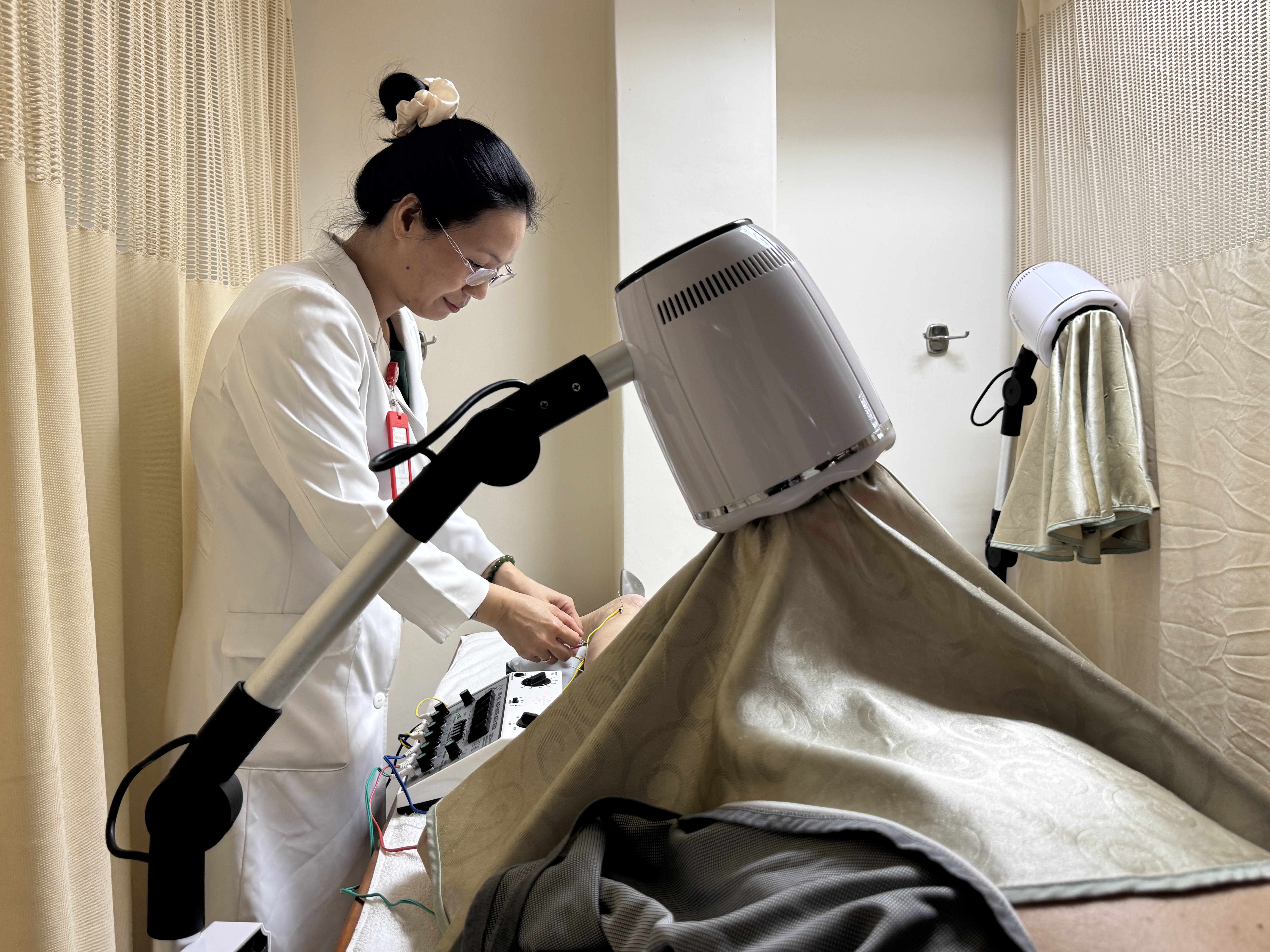 Y học cổ truyền đồng hành cùng quá trình giảm đau, hồi phục sau phẫu thuật