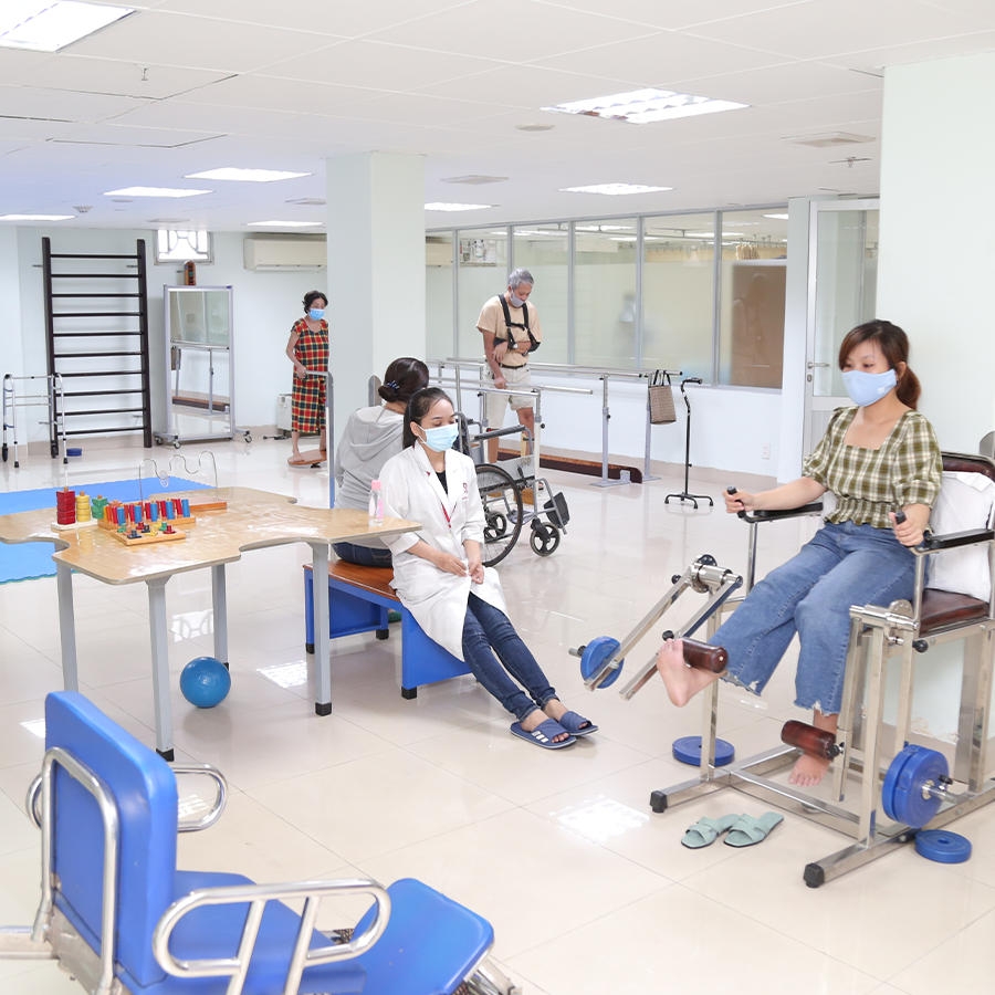 Sau phẫu thuật xương khớp: Điều trị Vật lý trị liệu- Phục hồi chức năng sớm , tập đúng kỹ thuật sẽ hồi phục nhanh
